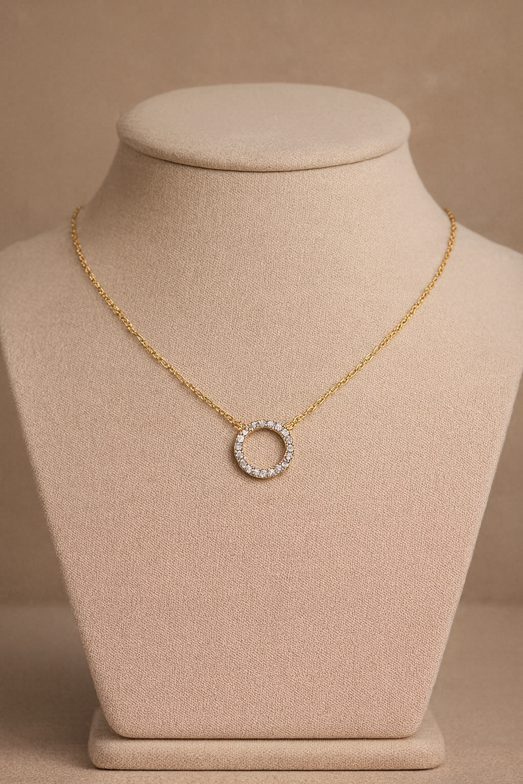 Collier “Équilibre” – L’élégance dans la simplicité